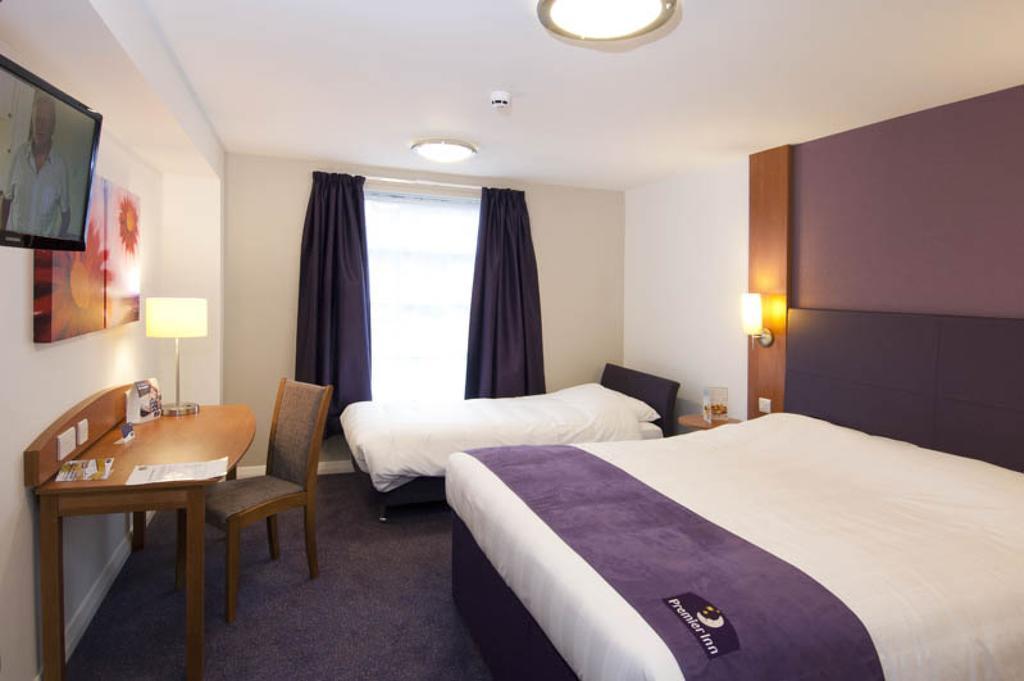 Premier Inn Swindon Central 客房 照片