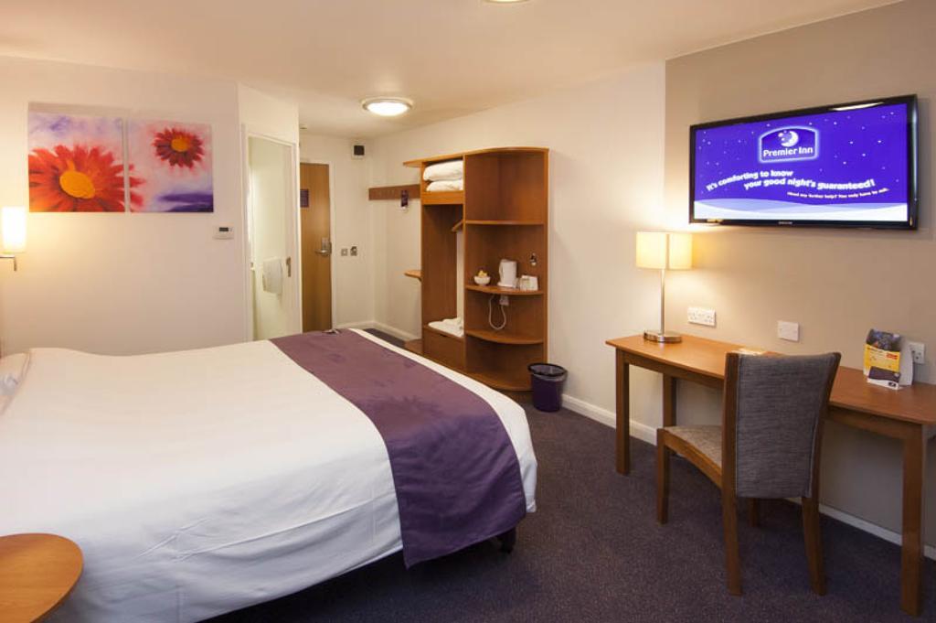 Premier Inn Swindon Central 外观 照片
